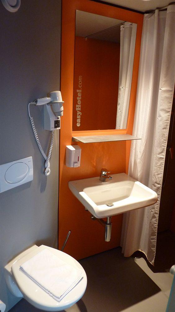 Easyhotel Zurich City Centre エクステリア 写真