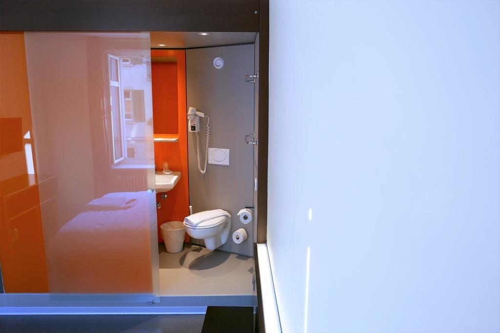 Easyhotel Zurich City Centre エクステリア 写真