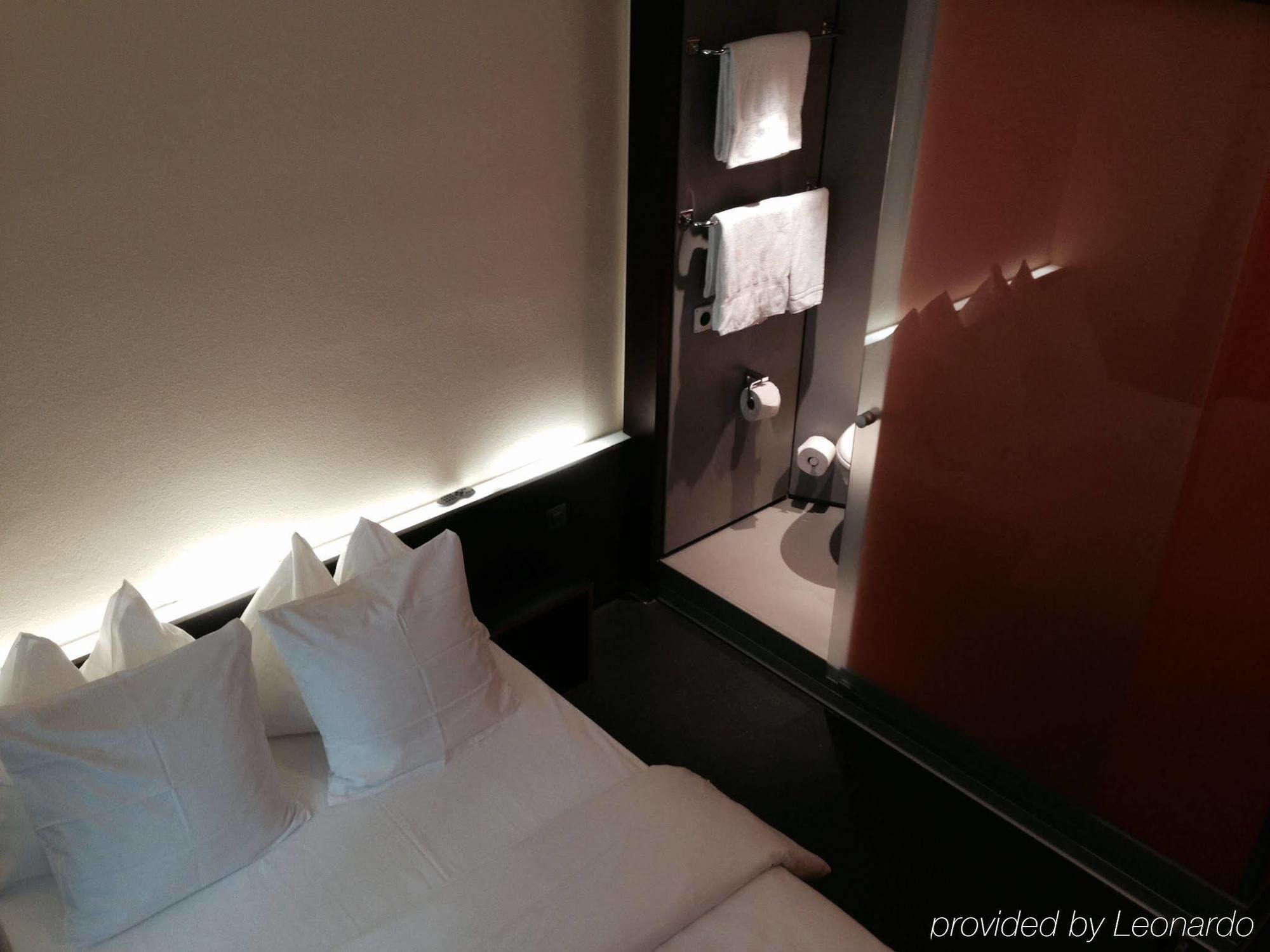 Easyhotel Zurich City Centre エクステリア 写真