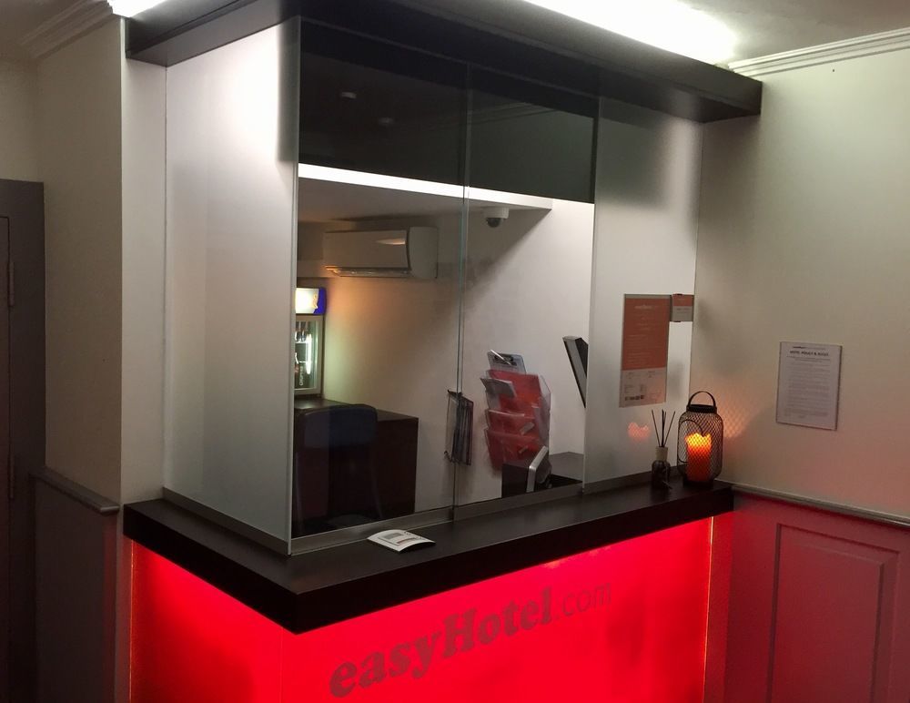 Easyhotel Zurich City Centre エクステリア 写真