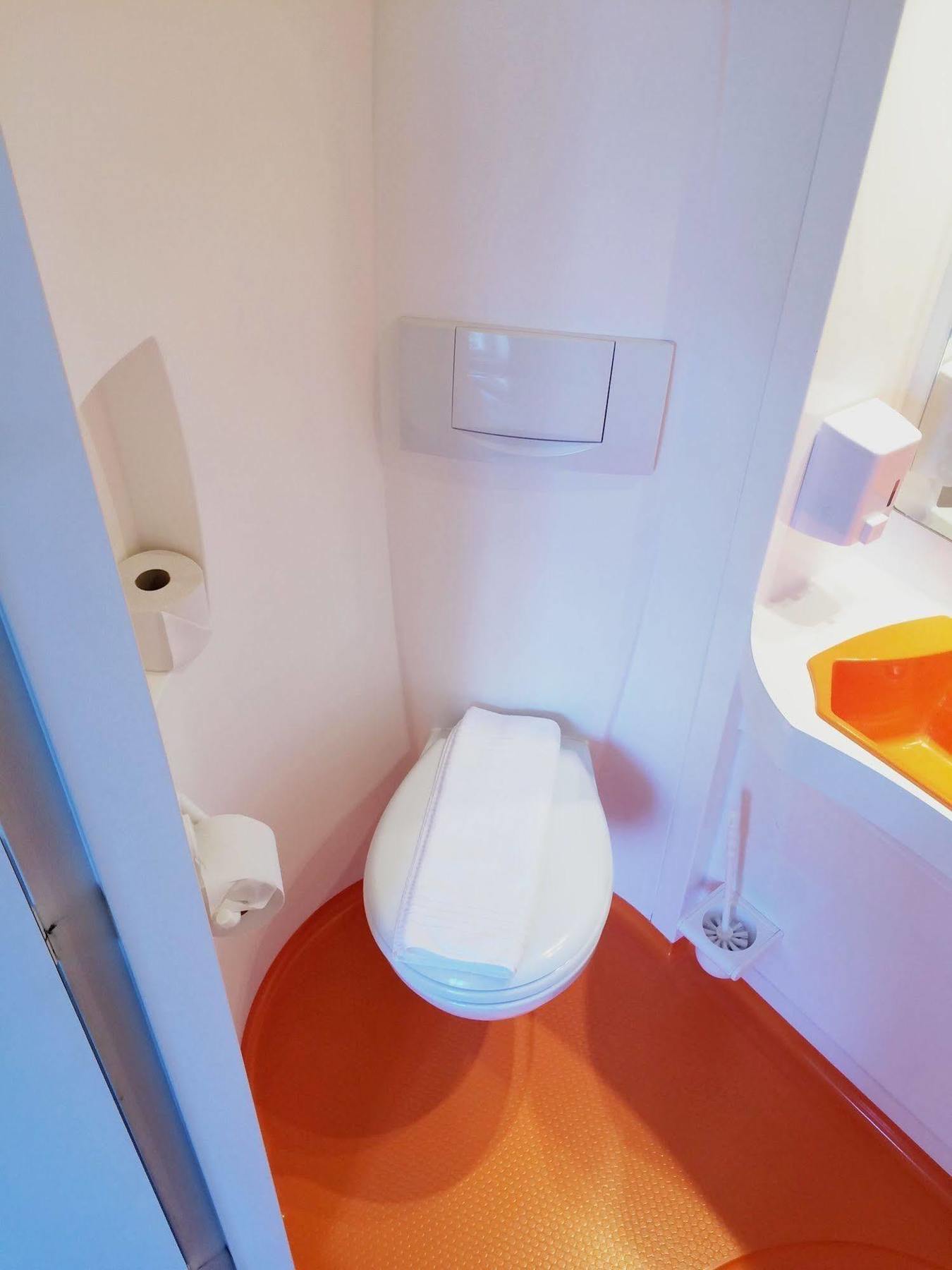 Easyhotel Zurich City Centre エクステリア 写真