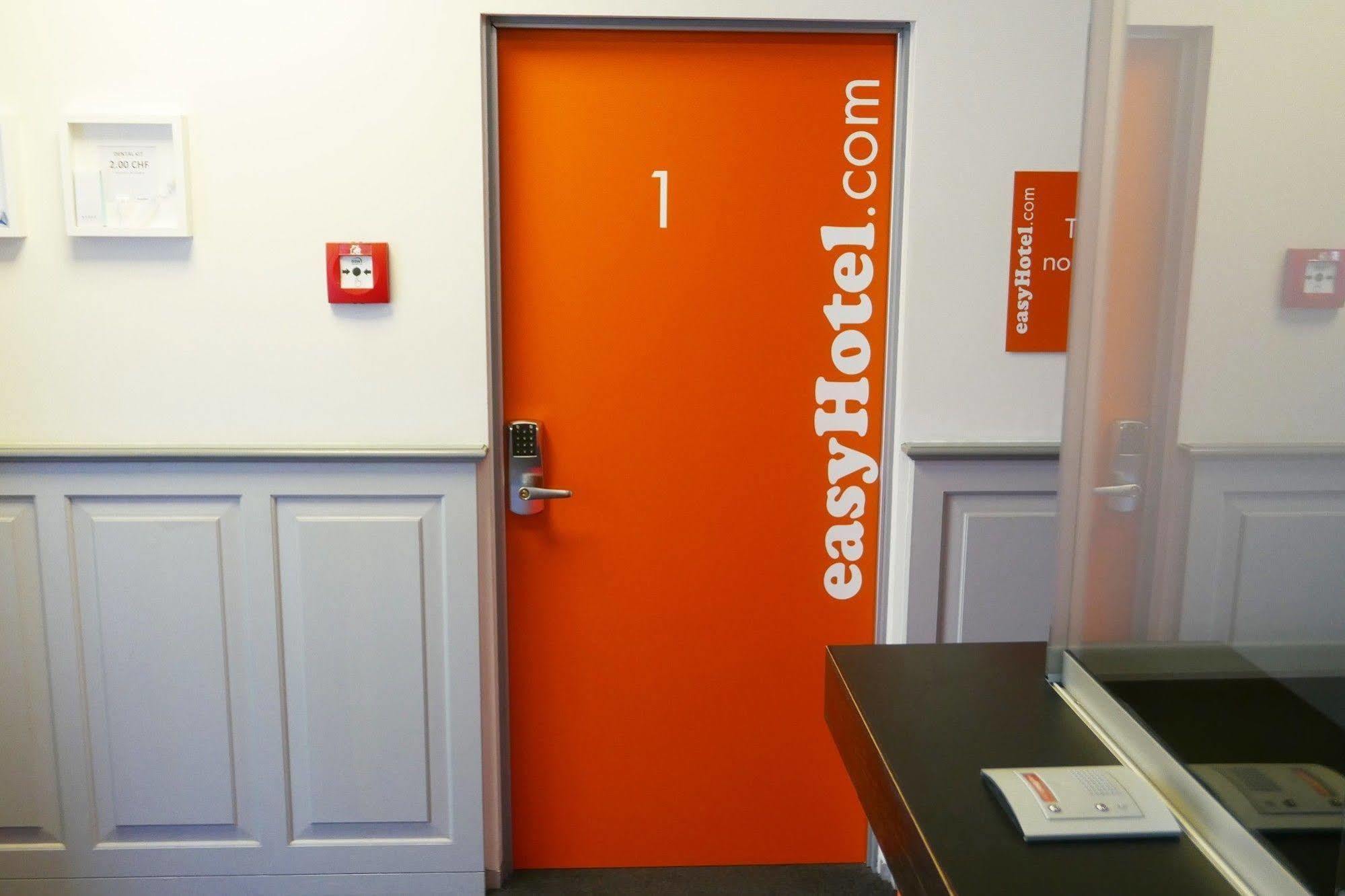 Easyhotel Zurich City Centre エクステリア 写真