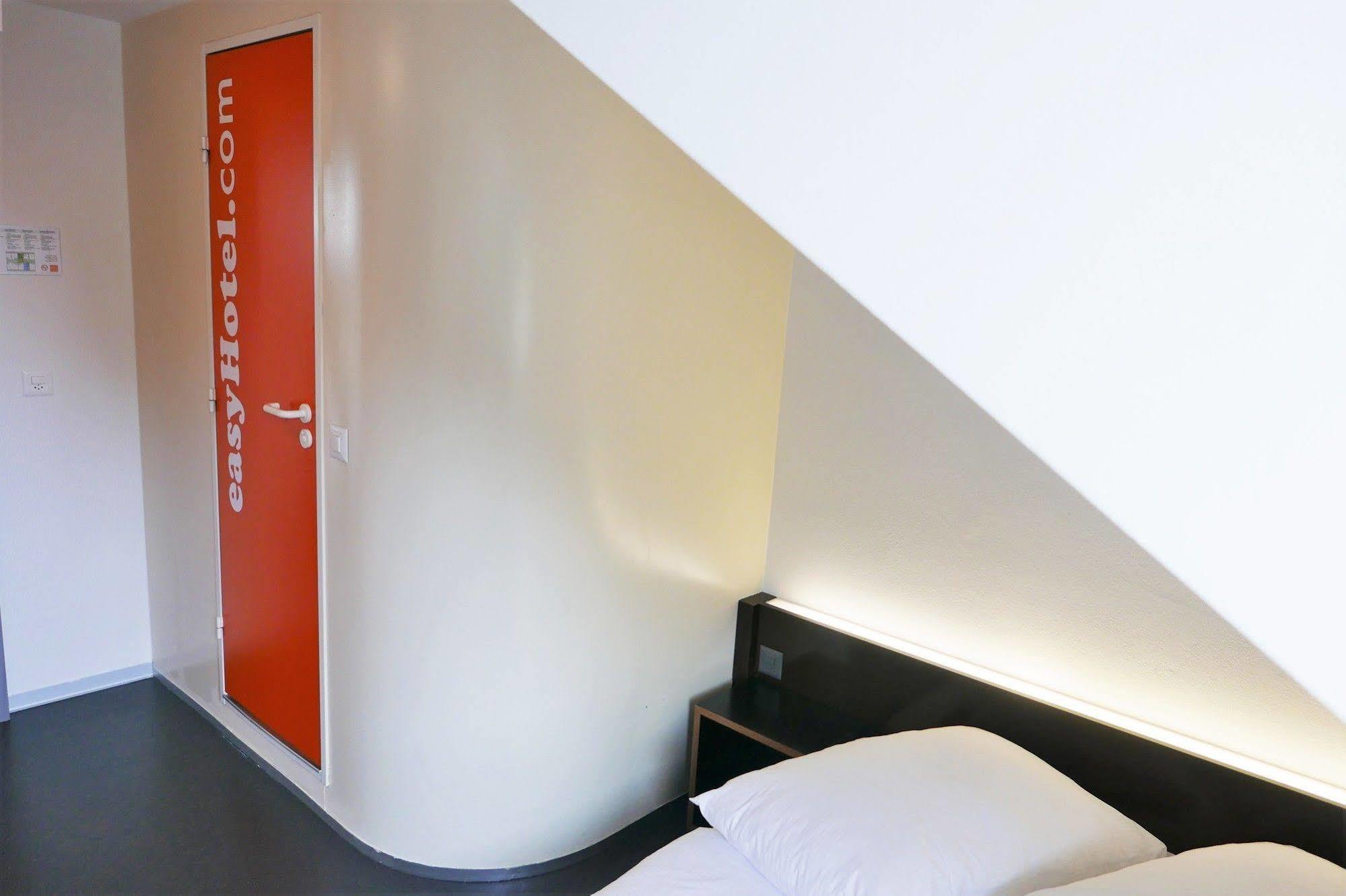 Easyhotel Zurich City Centre エクステリア 写真