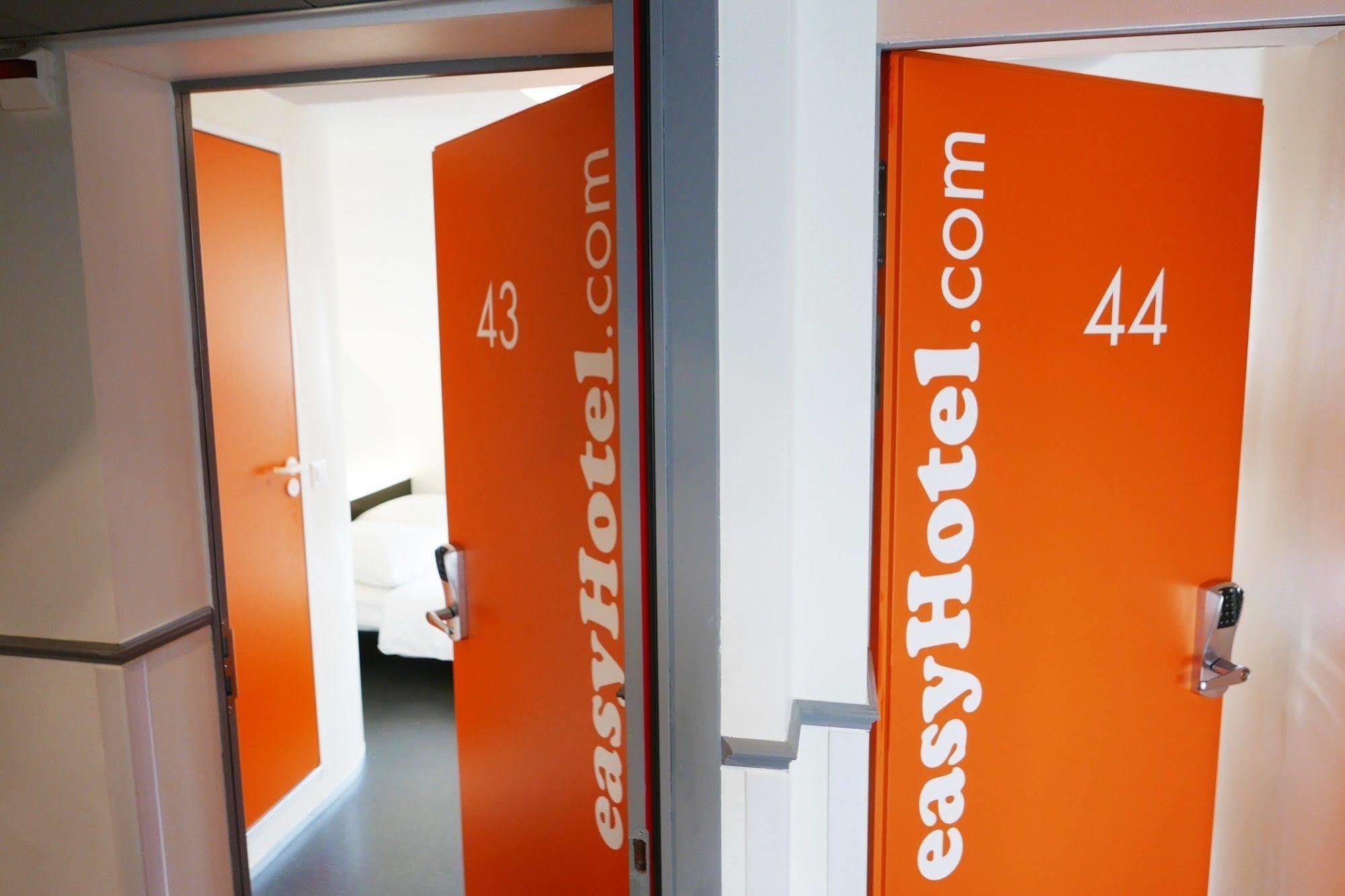 Easyhotel Zurich City Centre エクステリア 写真